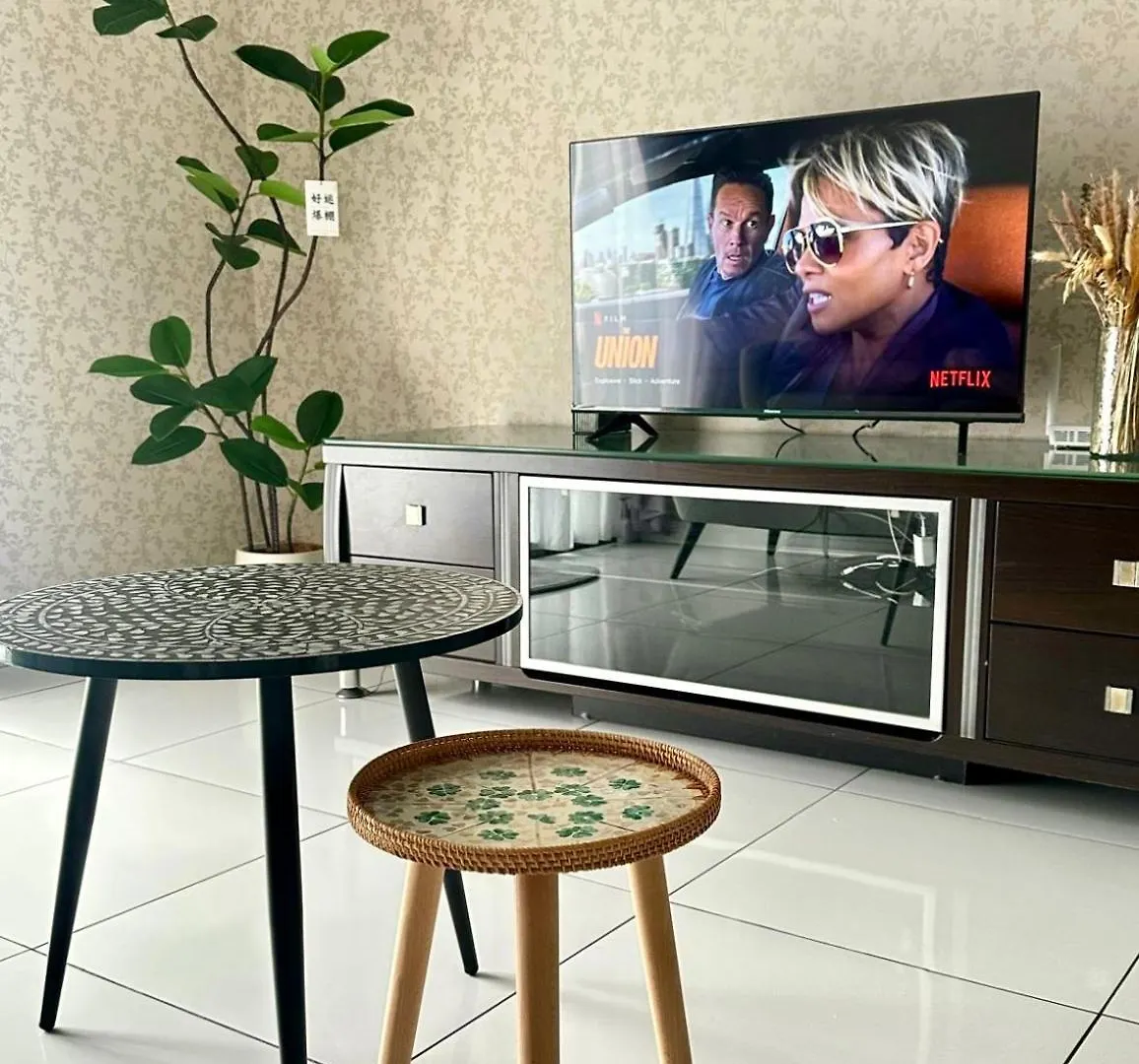 Apartment The Platino 6 To 8Pax 2 Carpark With Nextflix 5Min To Paradigm Johor Bahru